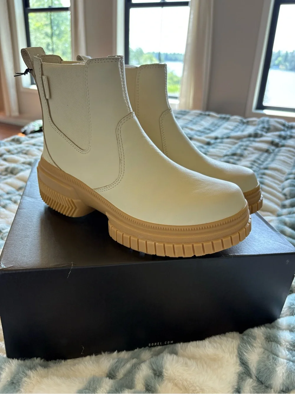 Sorel Ona Ave Chelsea Boot WP in Honey White